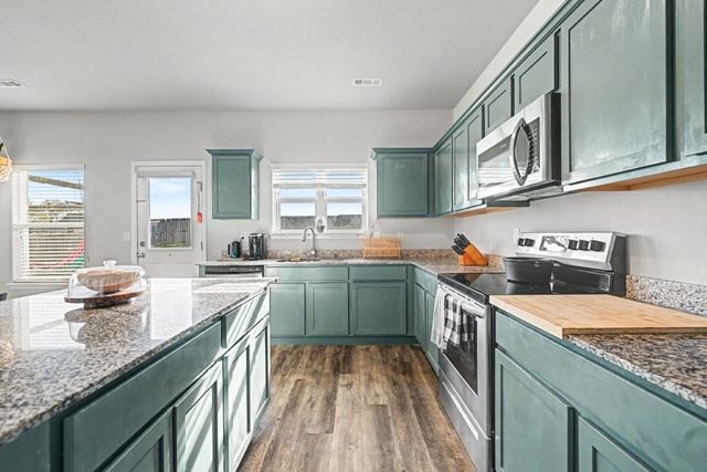 620 Woodcreek Loop, Lowell, AR 72745