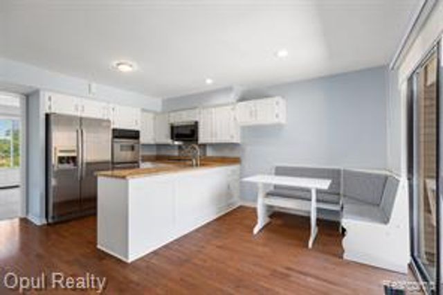 3961 Chablis Street, West Bloomfield, MI 48323