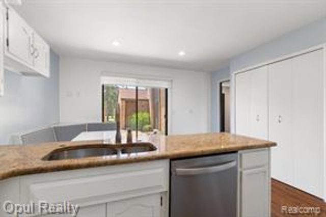 3961 Chablis Street, West Bloomfield, MI 48323