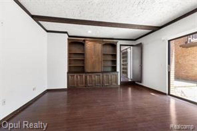 3961 Chablis Street, West Bloomfield, MI 48323