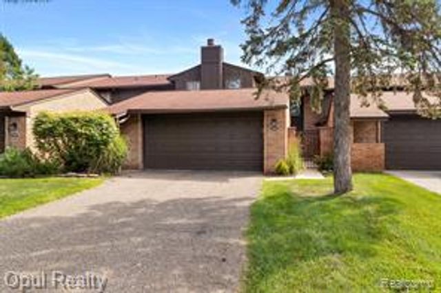 3961 Chablis Street, West Bloomfield, MI 48323