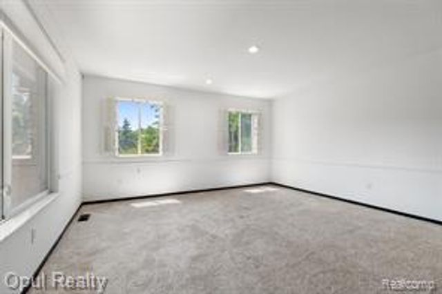 3961 Chablis Street, West Bloomfield, MI 48323