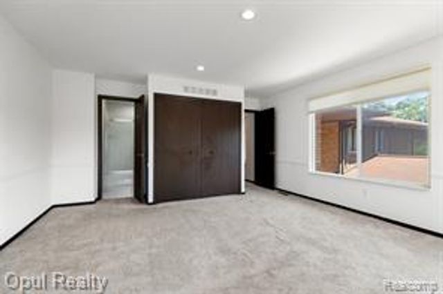 3961 Chablis Street, West Bloomfield, MI 48323