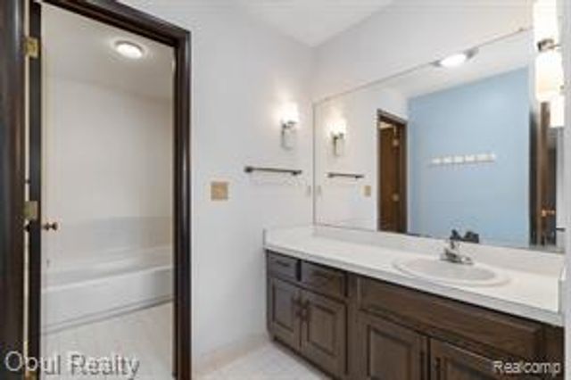 3961 Chablis Street, West Bloomfield, MI 48323