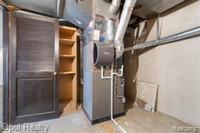 3961 Chablis Street, West Bloomfield, MI 48323