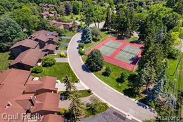 3961 Chablis Street, West Bloomfield, MI 48323