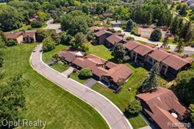 3961 Chablis Street, West Bloomfield, MI 48323