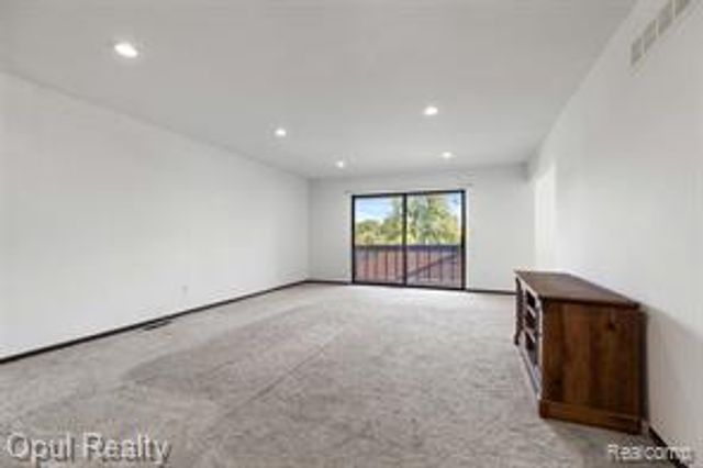 3961 Chablis Street, West Bloomfield, MI 48323