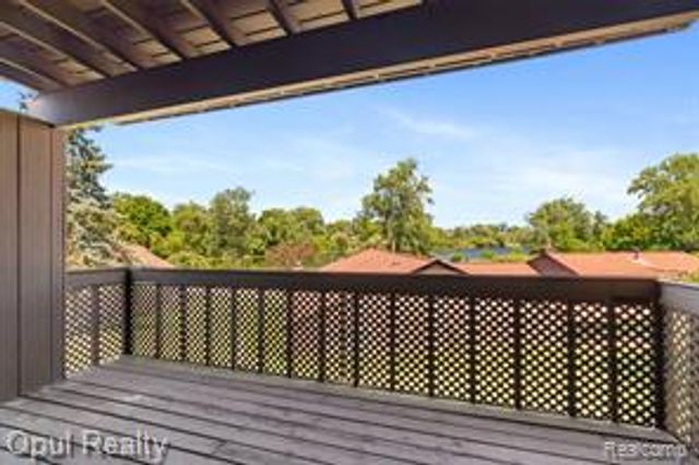 3961 Chablis Street, West Bloomfield, MI 48323