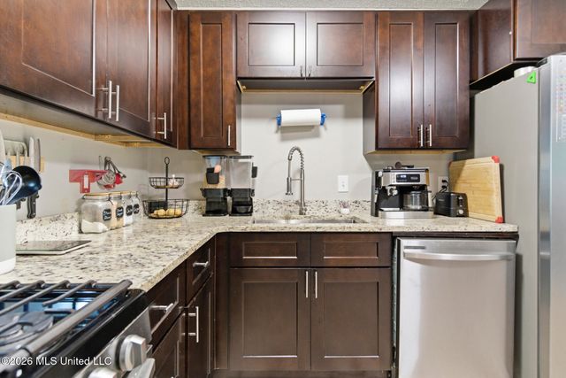 2616 W Angela Circle, Gulfport, MS 39503