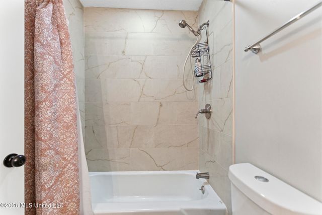 2616 W Angela Circle, Gulfport, MS 39503