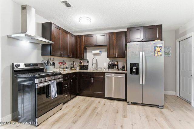 2616 W Angela Circle, Gulfport, MS 39503