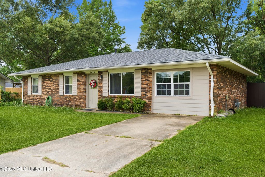 2616 W Angela Circle, Gulfport, MS 39503