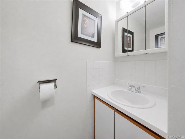 3605 Boller Avenue, Bronx, NY 10466