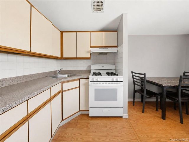 3605 Boller Avenue, Bronx, NY 10466