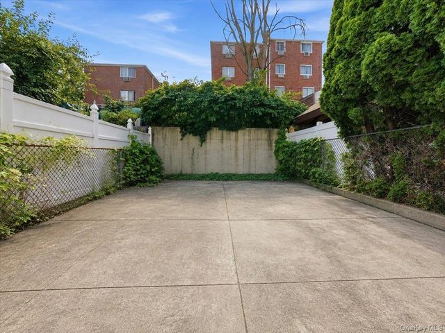 3605 Boller Avenue, Bronx, NY 10466