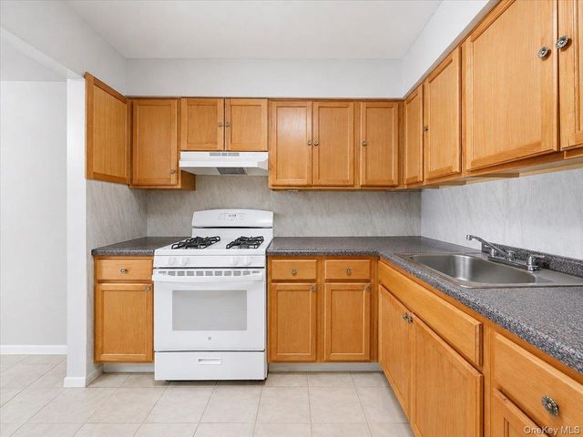 3605 Boller Avenue, Bronx, NY 10466