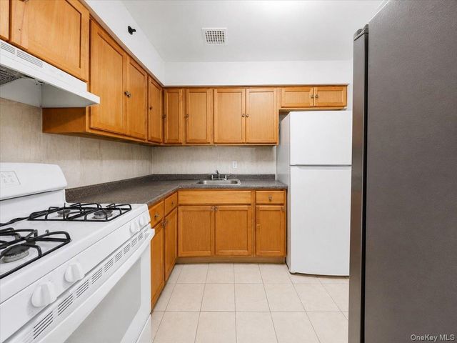 3605 Boller Avenue, Bronx, NY 10466
