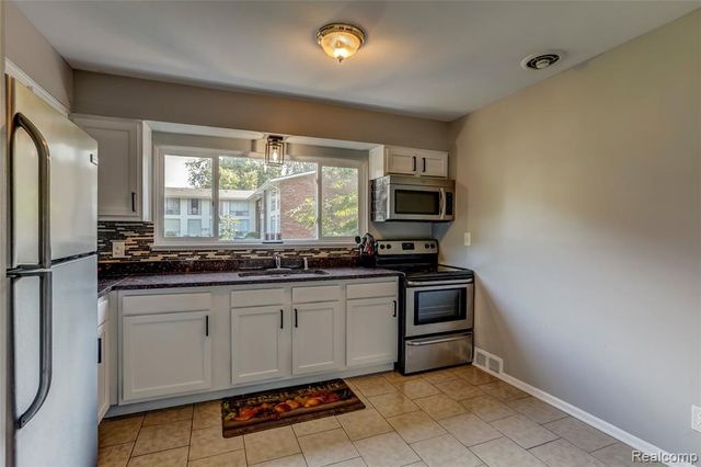 330 Oakland Avenue 103, Royal Oak, MI 48067