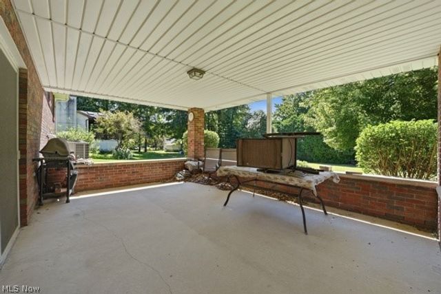 8 Sioux Trail, Girard, OH 44420