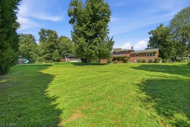 8 Sioux Trail, Girard, OH 44420