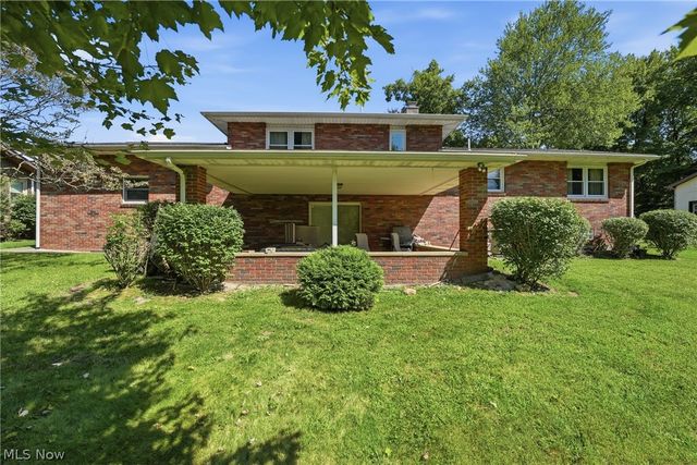 8 Sioux Trail, Girard, OH 44420