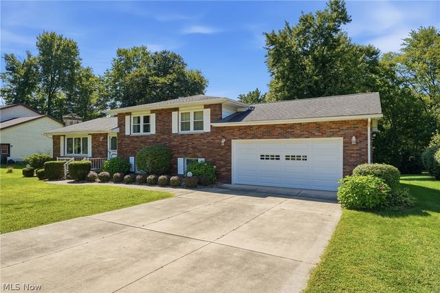 8 Sioux Trail, Girard, OH 44420