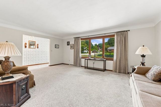 8 Sioux Trail, Girard, OH 44420