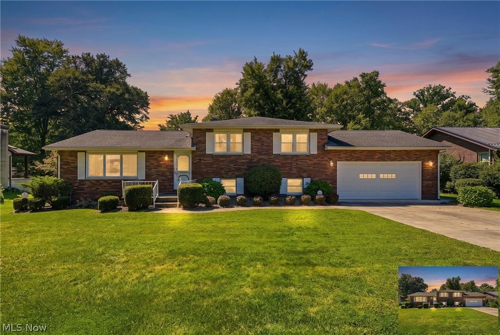 8 Sioux Trail, Girard, OH 44420