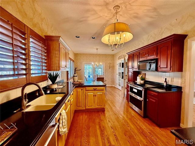 2 Pine Hollow Court, Edwardsville, IL 62025
