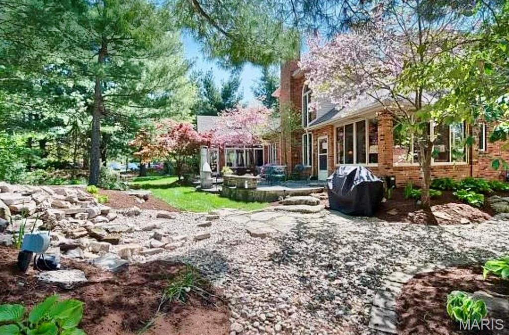 2 Pine Hollow Court, Edwardsville, IL 62025