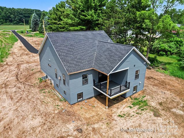 186 9 Mile Road, Comstock Park, MI 49321