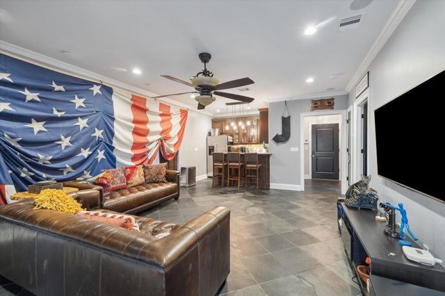 205 W 24th Street, Houston, TX 77008