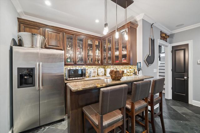 205 W 24th Street, Houston, TX 77008