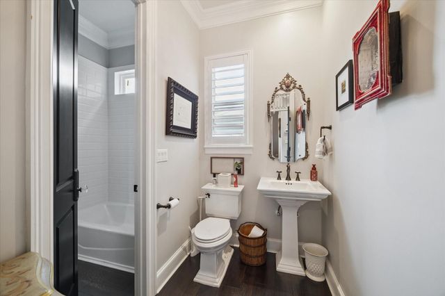 205 W 24th Street, Houston, TX 77008