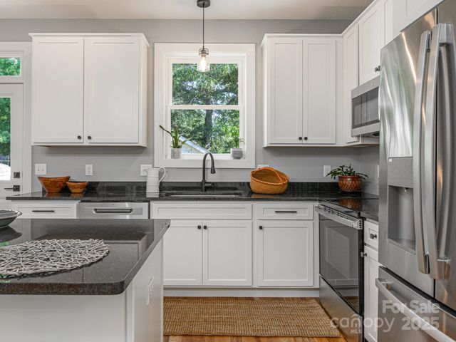 61 Vandalia Avenue, Asheville, NC 28806