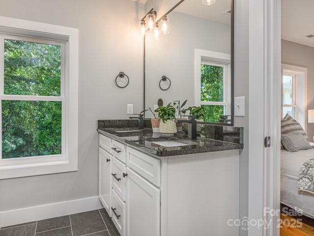 61 Vandalia Avenue, Asheville, NC 28806