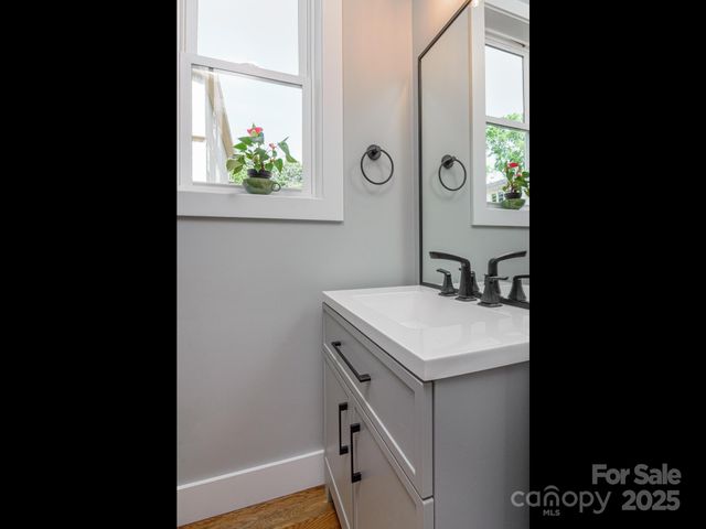 61 Vandalia Avenue, Asheville, NC 28806