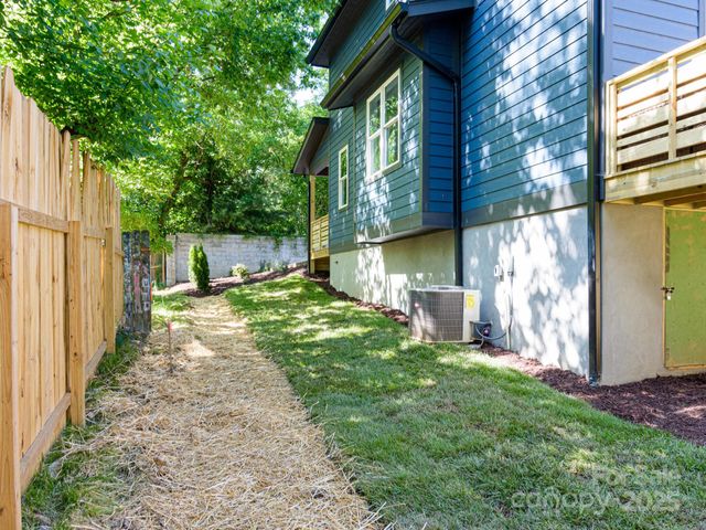 61 Vandalia Avenue, Asheville, NC 28806