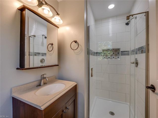 111 Charlton DR, Hampton, VA 23666