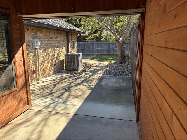 5617 Ridgerock Road, Fort Worth, TX 76132