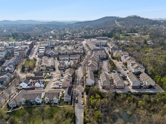 515 Saint Jules Ln, Nashville, TN 37211