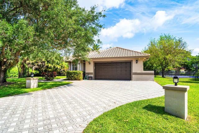 11600 NW 5th Street, Plantation, FL 33325