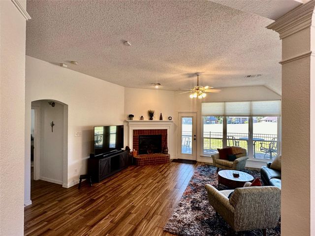 6367 Estates Lane, Fort Worth, TX 76137