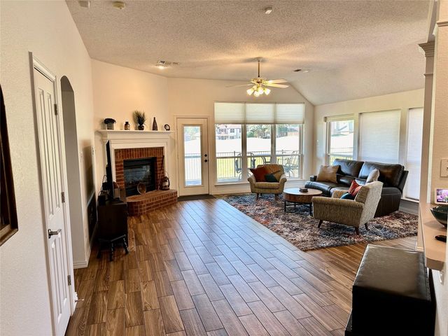 6367 Estates Lane, Fort Worth, TX 76137