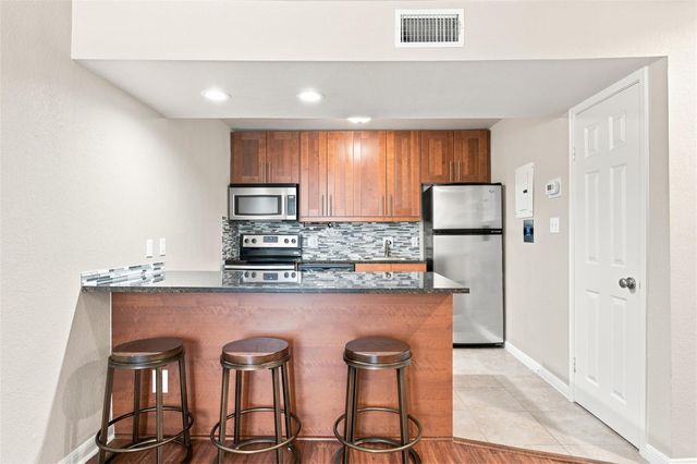 7685 Northcross DR 908, Austin, TX 78757