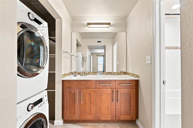 7685 Northcross DR 908, Austin, TX 78757