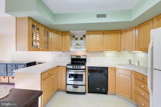 30 PARK AVE, Bryn Mawr, PA 19010