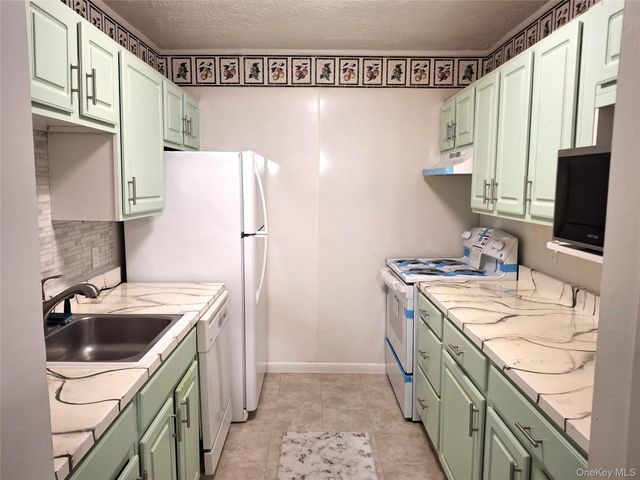 18 White Gate Drive C, Wappingers Falls, NY 12590