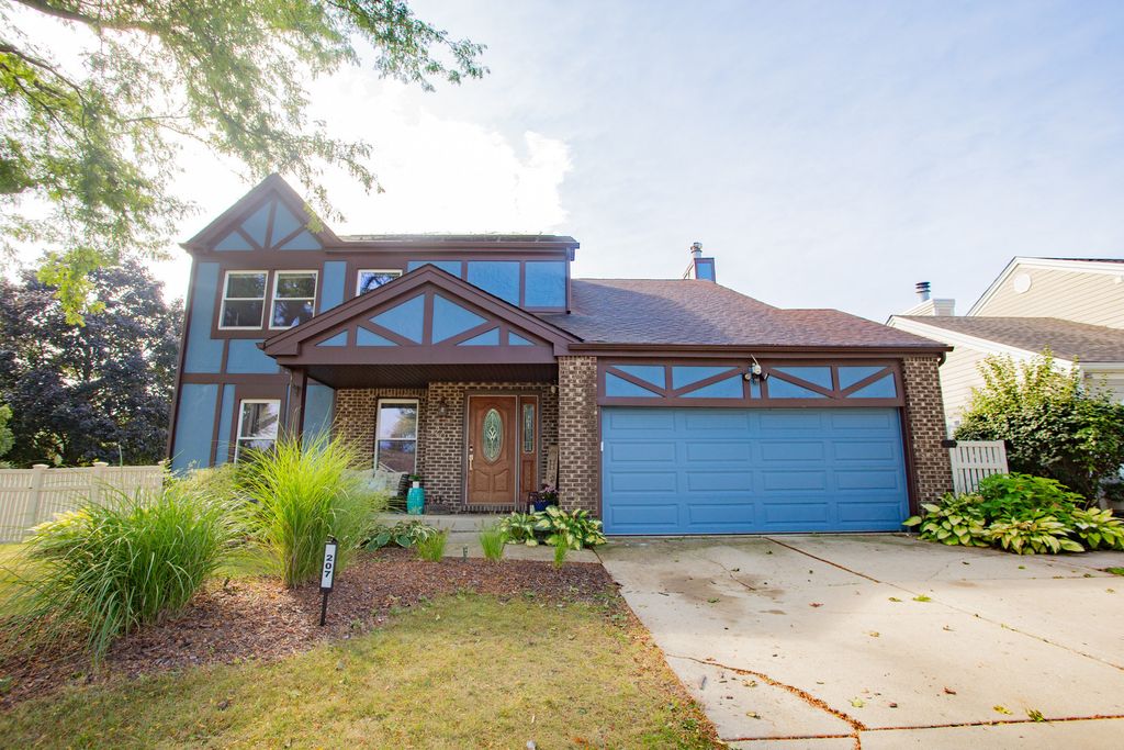 207 Schreiber Avenue, Roselle, IL 60172